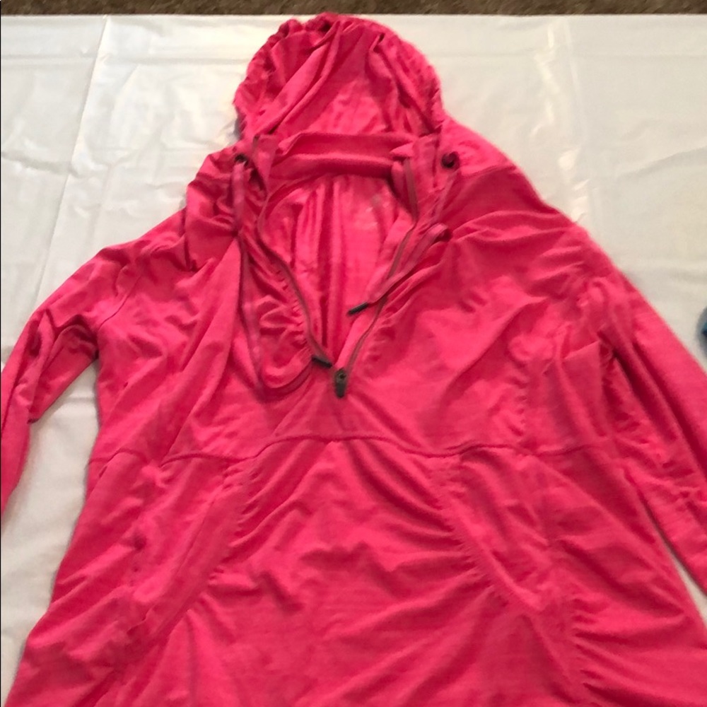 2 active wear hoodies. Light weight - Picture 2 of 4